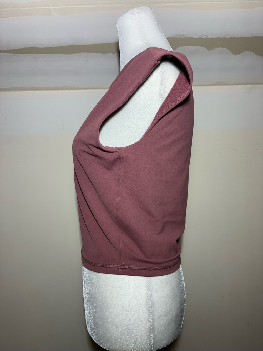 Athleta Vita Free Cropped Tee Transcend Plum Crop Top size Medium - Picture 7 of 7